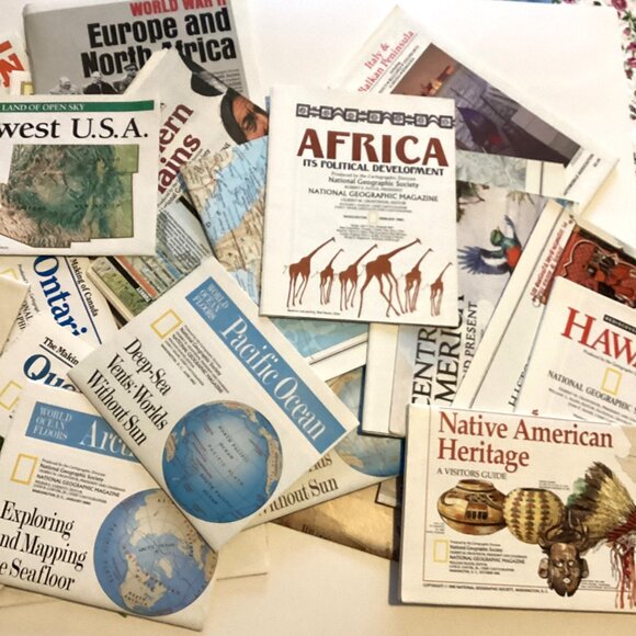 A Big Bundle of Vintage National Geographic Maps of The World Collectable - Picture 3 of 10